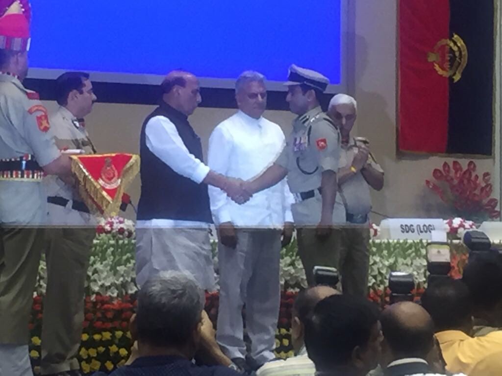 amit lodha receiving Police medal for Gallantry from the Honourable Union Home Minister Shri Rajnath Singh 